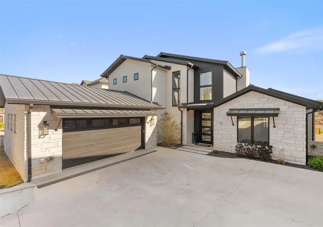 Photo 2 of Single family home for sale at 107 River Park Dr, Kingsland, TX 78639 | MLS# 2417137 | Listing updated on 2026-10-07