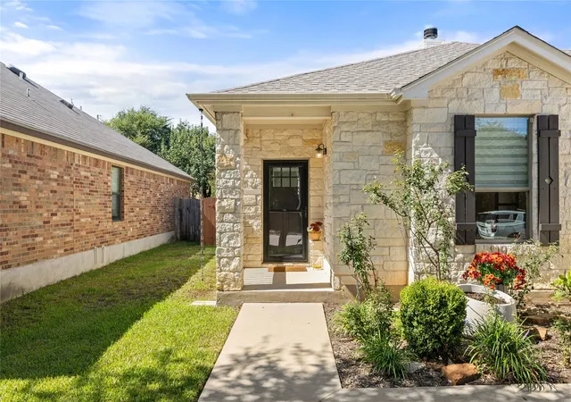 Photo 3 of Single family home for sale at 507 Paseo Grand Dr, Cedar Park, TX 78613 | MLS# 2265278 | Listing updated on 2026-10-09