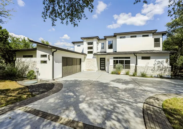Photo 1 of Single family home for sale at 17600 Regatta View Dr, Jonestown, TX 78645 | MLS# 5108750 | Listing updated on 2026-10-07