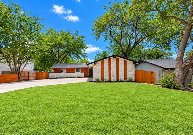 Single family home for sale at 6907 Tulane Dr, Austin, TX 78723 | MLS# 6299700
