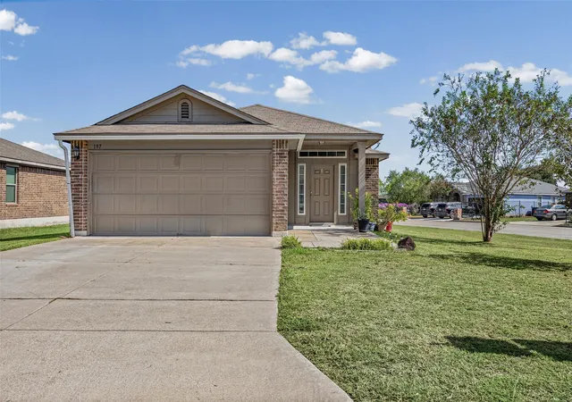 Photo 1 of Single family home for sale at 197 Talon Dr, Luling, TX 78648 | MLS# 3110286 | Listing updated on 2026-10-21