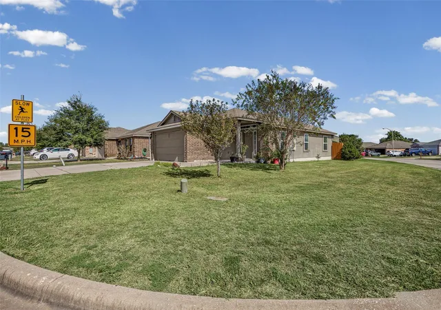 Photo 2 of Single family home for sale at 197 Talon Dr, Luling, TX 78648 | MLS# 3110286 | Listing updated on 2026-10-21