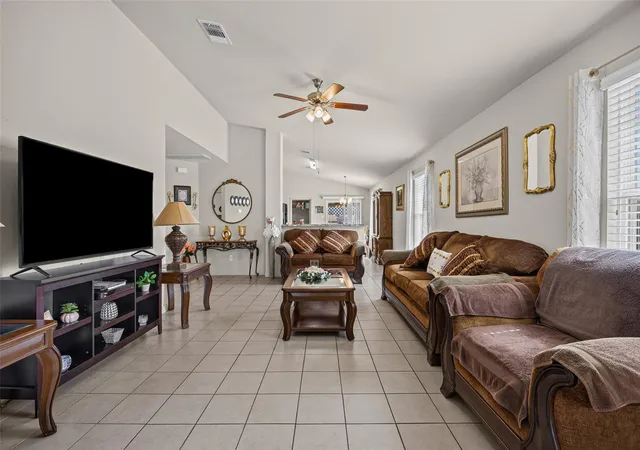 Photo 3 of Single family home for sale at 197 Talon Dr, Luling, TX 78648 | MLS# 3110286 | Listing updated on 2026-10-21