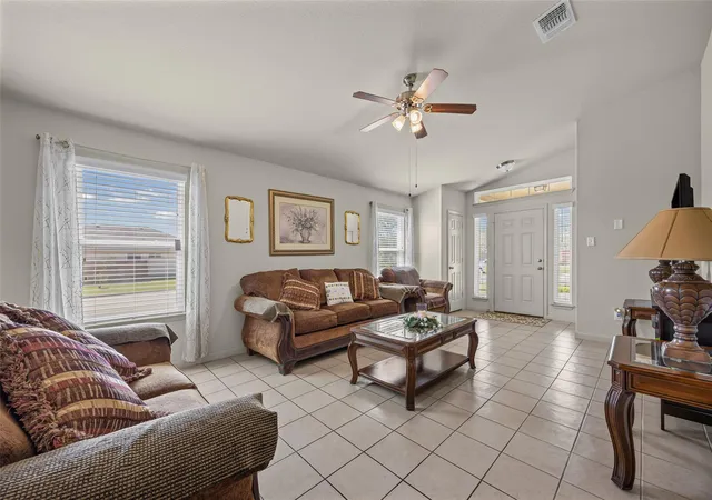 Photo 4 of Single family home for sale at 197 Talon Dr, Luling, TX 78648 | MLS# 3110286 | Listing updated on 2026-10-21