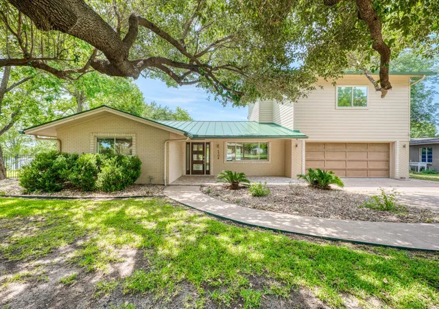 Photo 1 of Single family home for sale at 1704 Bluebonnet Ln, Kingsland, TX 78639 | MLS# 5962349 | Listing updated on 2026-10-08