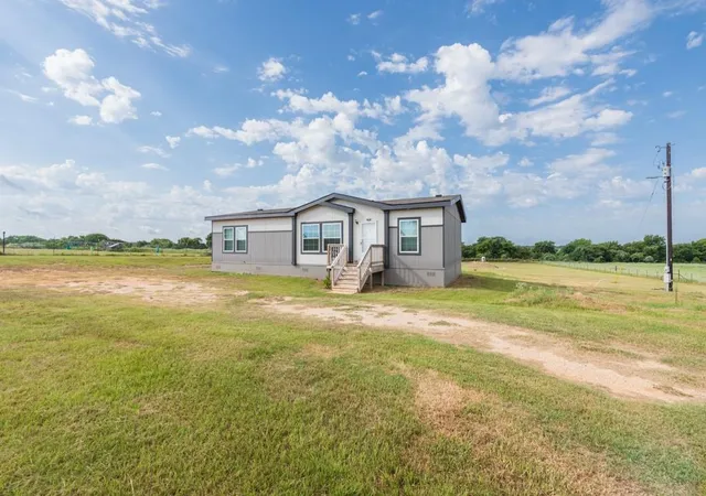 Photo 1 of Manufactured home for sale at 859 Ivy Switch Rd, Luling, TX 78648 | MLS# 7958016 | Listing updated on 2026-10-08