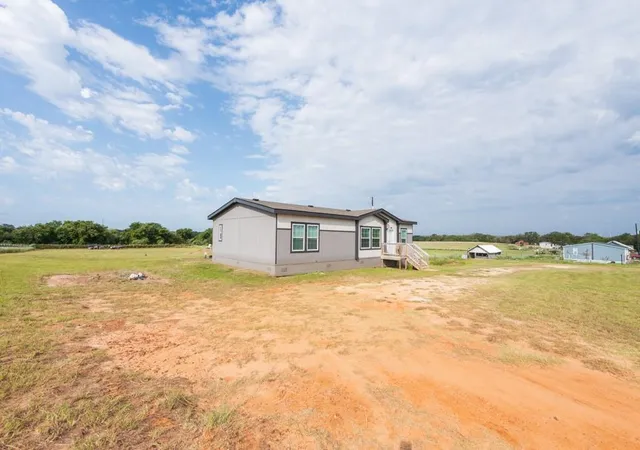 Photo 3 of Manufactured home for sale at 859 Ivy Switch Rd, Luling, TX 78648 | MLS# 7958016 | Listing updated on 2026-10-08