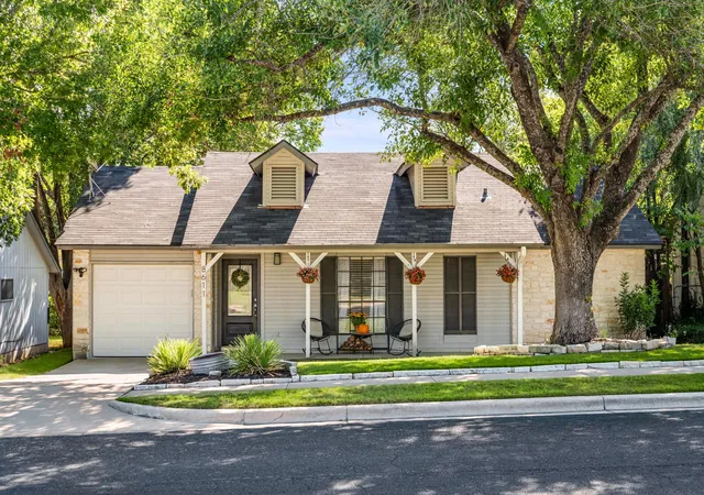 Single family home for sale at 8611 United Kingdom Dr, Austin, TX 78748 | MLS# 7529347