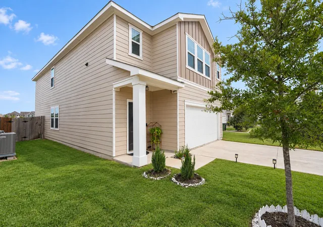 Photo 3 of Single family home for sale at 236 Waterbuck Loop, Hutto, TX 78634 | MLS# 9639809 | Listing updated on 2026-10-07