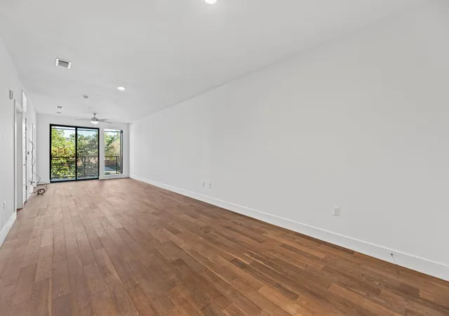 Listing Photo 4 - Condo for sale in building located at 1615 E 7Th St, Austin, TX 78702 - Unit #202