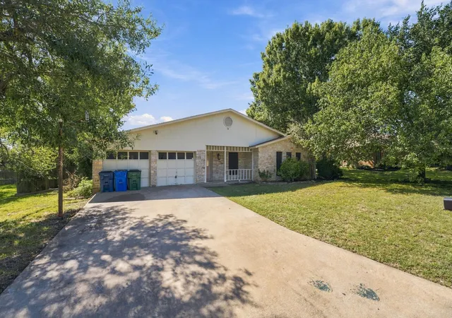 Photo 2 of Single family home for sale at 2105 Mildred Dr, Taylor, TX 76574 | MLS# 1901772 | Listing updated on 2026-10-08