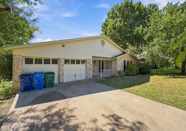 Photo 3 of Single family home for sale at 2105 Mildred Dr, Taylor, TX 76574 | MLS# 1901772 | Listing updated on 2026-10-08