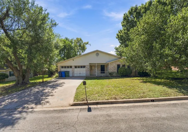 Photo 3 of Single family home for sale at 2105 Mildred Dr, Taylor, TX 76574 | MLS# 1901772 | Listing updated on 2026-10-08
