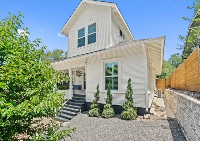Photo 3 of Single family home for sale at 1120 W 7th Street, Austin, TX 78703 | MLS# 2241024 | Listing updated on 2026-10-08