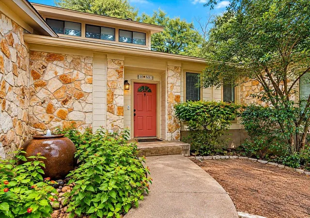 Photo 3 of Single family home for sale at 6002 Salton Dr, Austin, TX 78759 | MLS# 4292357 | Listing updated on 2026-10-26