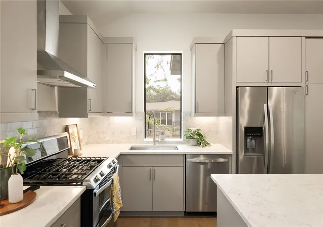 Photo 1 of Single family home for sale at 2011 Peoples St #B, Austin, TX 78702 | MLS# 5162538 | Listing updated on 2026-10-30