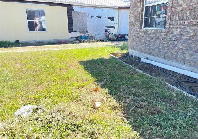 Photo 4 of House for sale at 12212 Ballerstedt Rd, Elgin, TX 78621 | MLS# 8205176 | Listing updated on 2026-10-08