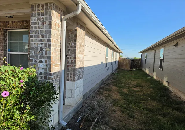 Photo 4 of Single family home for sale at 12004 Pyrite Rd, Manor, TX 78653 | MLS# 5657254 | Listing updated on 2026-10-08