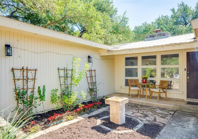 Photo 4 of Single family home for sale at 617 Dale Dr, San Marcos, TX 78666 | MLS# 4192626 | Listing updated on 2026-10-08