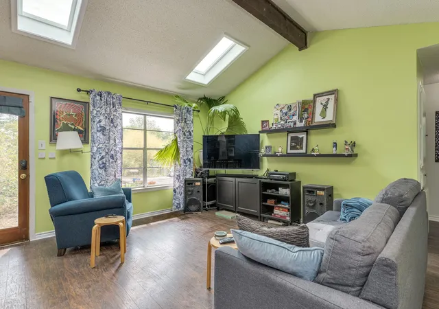 Photo 4 of Single family home for sale at 7707 Meadowview Ln, Austin, TX 78752 | MLS# 8959713 | Listing updated on 2026-10-08