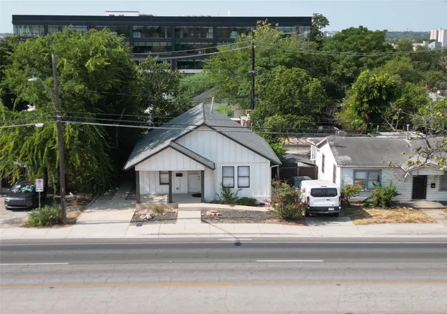 Photo 1 of Single family home for sale at 1711 E 7th Street #1, Austin, TX 78702 | MLS# 4185668 | Listing updated on 2026-10-08