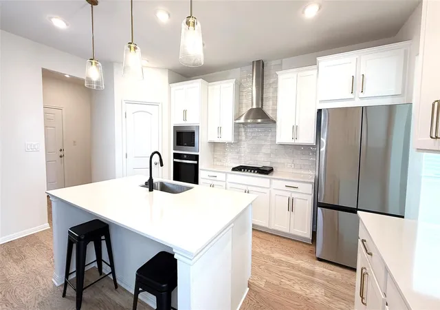 Photo 2 of Single family home for sale at 204 Travis Ln, Liberty Hill, TX 78642 | MLS# 9370558 | Listing updated on 2026-10-08