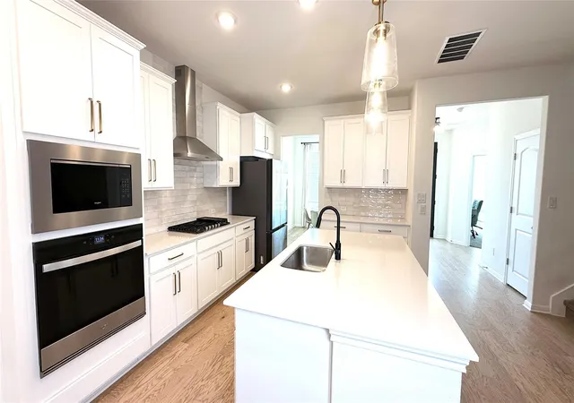 Photo 3 of Single family home for sale at 204 Travis Ln, Liberty Hill, TX 78642 | MLS# 9370558 | Listing updated on 2026-10-08