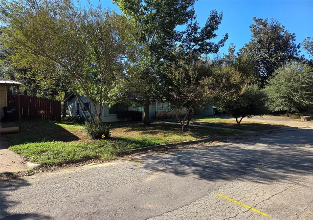 Photo 2 of Single family home for sale at 403 Hazel St, Rockdale, TX 76567 | MLS# 3741253 | Listing updated on 2026-10-08