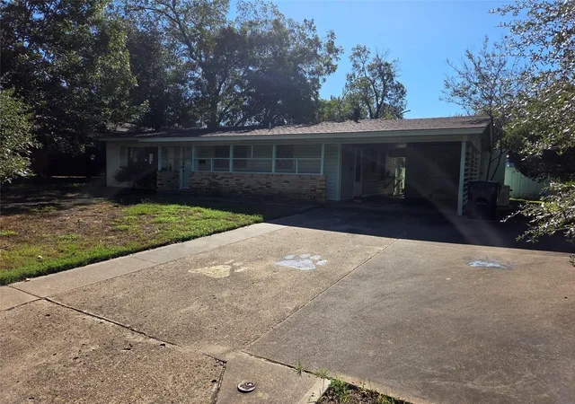 Photo 3 of Single family home for sale at 403 Hazel St, Rockdale, TX 76567 | MLS# 3741253 | Listing updated on 2026-10-08