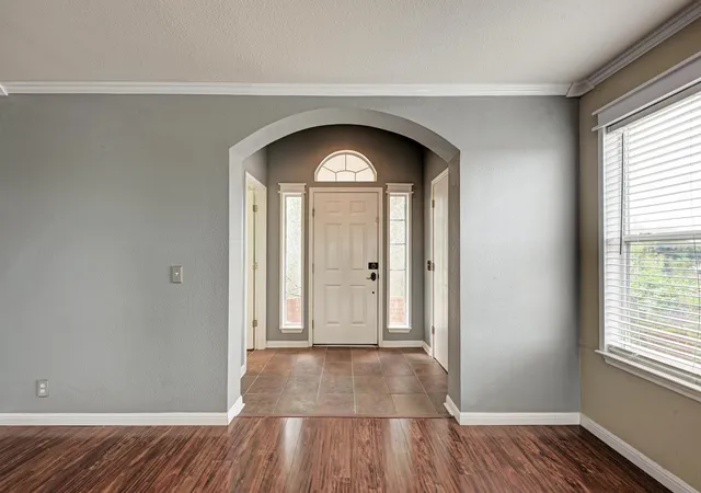 Photo 3 of Single family home for sale at 903 Estate Dr, Hutto, TX 78634 | MLS# 6637857 | Listing updated on 2026-10-08