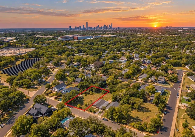 Single family home for sale at 1006 Lott Ave, Austin, TX 78721 | MLS# 6298975