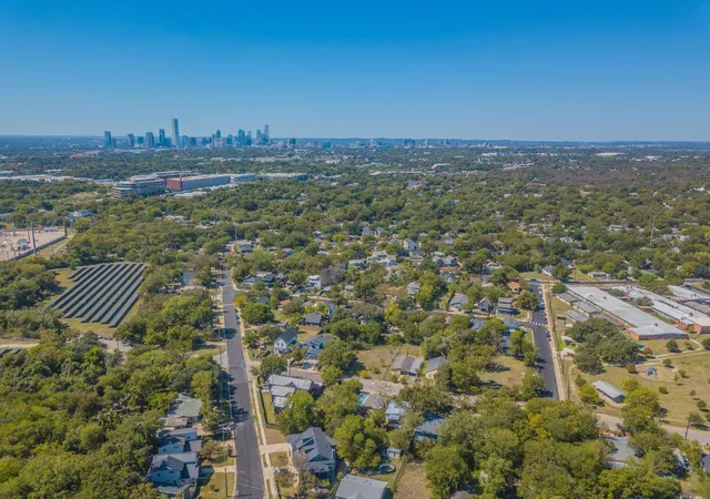 Photo 4 of Single family home for sale at 1006 Lott Ave, Austin, TX 78721 | MLS# 6298975 | Listing updated on 2026-10-08