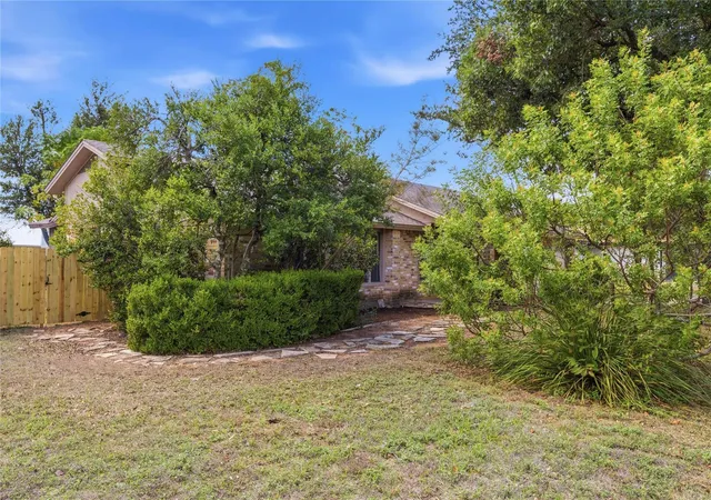 Photo 4 of Single family home for sale at 10511 Mourning Dove Dr, Austin, TX 78750 | MLS# 2210500 | Listing updated on 2026-10-28