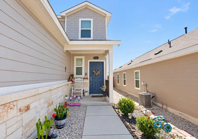 Photo 2 of Single family home for sale at 160 Honey Oak Ln, New Braunfels, TX 78130 | MLS# 9751966 | Listing updated on 2026-10-09