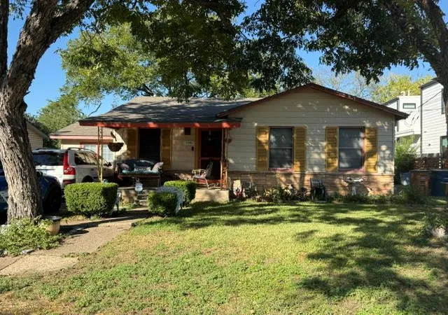 Photo 1 of Single family home for sale at 1106 Justin Ln, Austin, TX 78757 | MLS# 1257389 | Listing updated on 2026-10-08