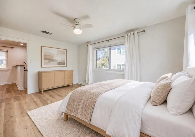 Listing Photo 4 - Condo for sale in building located at 5407 Spring Mdw Rd, Austin, TX 78744