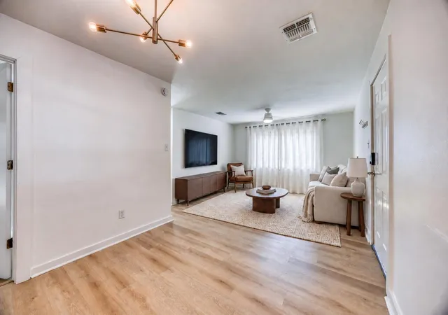 Listing Photo 5 - Condo for sale in building located at 5407 Spring Mdw Rd, Austin, TX 78744