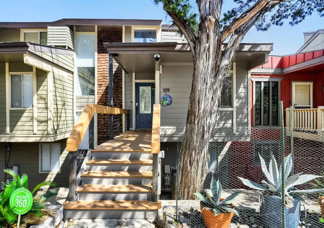 Townhouse for sale at 109 Comanche Pt, Point Venture, TX 78645 | MLS# 2632252