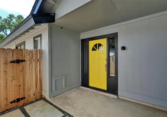 Photo 2 of Single family home for sale at 4402 Balcones Woods Dr, Austin, TX 78759 | MLS# 8512332 | Listing updated on 2026-10-21