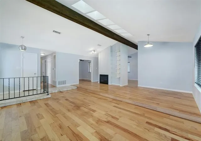 Photo 4 of Single family home for sale at 4402 Balcones Woods Dr, Austin, TX 78759 | MLS# 8512332 | Listing updated on 2026-10-21