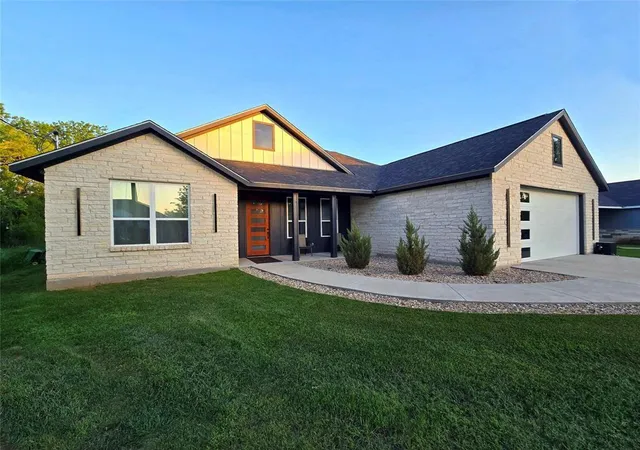 Photo 1 of Single family home for sale at 109 Kipapa Ct, Bastrop, TX 78602 | MLS# 7399306 | Listing updated on 2026-10-08