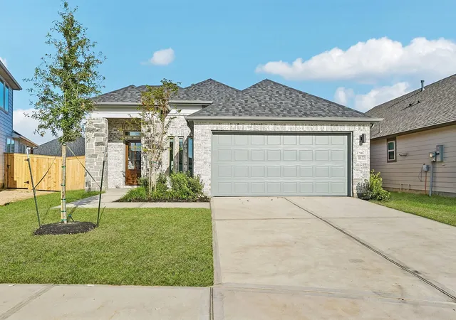 Photo 2 of Single family home for sale at 31122 Azure Waters Dr, Huffman, TX 77336 | MLS# 8054463 | Listing updated on 2026-10-27