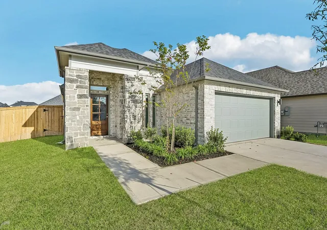 Photo 3 of Single family home for sale at 31122 Azure Waters Dr, Huffman, TX 77336 | MLS# 8054463 | Listing updated on 2026-10-27