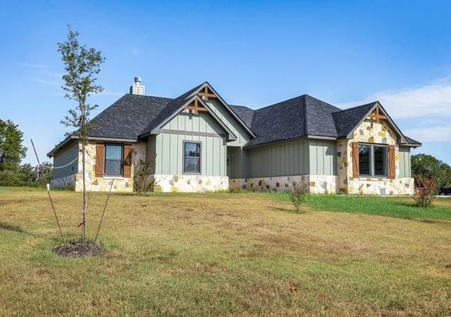 Photo 1 of Single family home for sale at 1703 County Rd #217, Giddings, TX 78942 | MLS# 5488600 | Listing updated on 2026-10-09