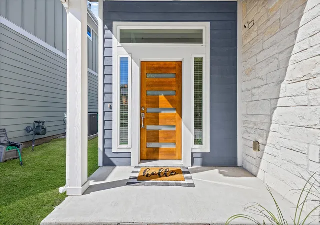 Photo 3 of Condo for sale at 2204 Hermia St #34, Austin, TX 78741 | MLS# 5368058 | Listing updated on 2026-10-28