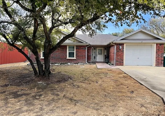 Single family home for sale at 32 Golden Poppy Loop, Belton, TX 76513 | MLS# 2351046
