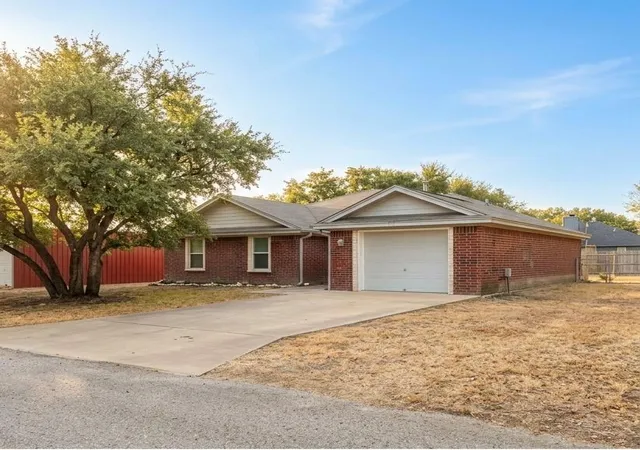 Photo 2 of Single family home for sale at 32 Golden Poppy Loop, Belton, TX 76513 | MLS# 2351046 | Listing updated on 2026-10-09