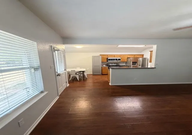 Photo 4 of Single family home for sale at 32 Golden Poppy Loop, Belton, TX 76513 | MLS# 2351046 | Listing updated on 2026-10-09
