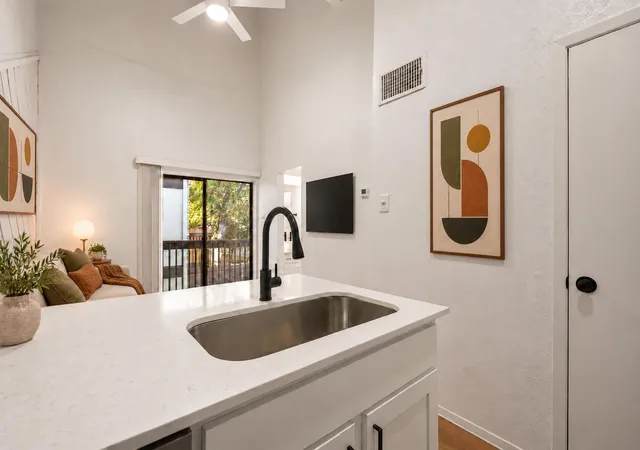 Listing Photo 3 - Condo for sale in building located at 4205 Speedway Ave, Austin, TX 78751 - Unit #201