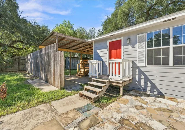 Photo 1 of House for sale at 417 N Blanco St, Lockhart, TX 78644 | MLS# 2259011 | Listing updated on 2026-10-29